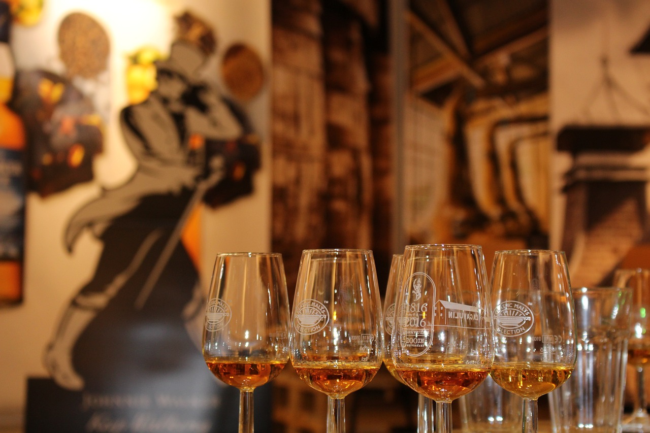 10 Expert Tips to Do a Whiskey Tasting Like a Pro